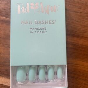 Red Aspen Nail Dashes in Meredith’s Mint Julep